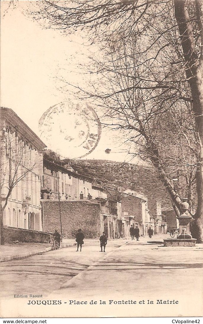 JOUQUES (13) Place De La Fontette Et La Mairie En 1920 - Autres & Non Classés