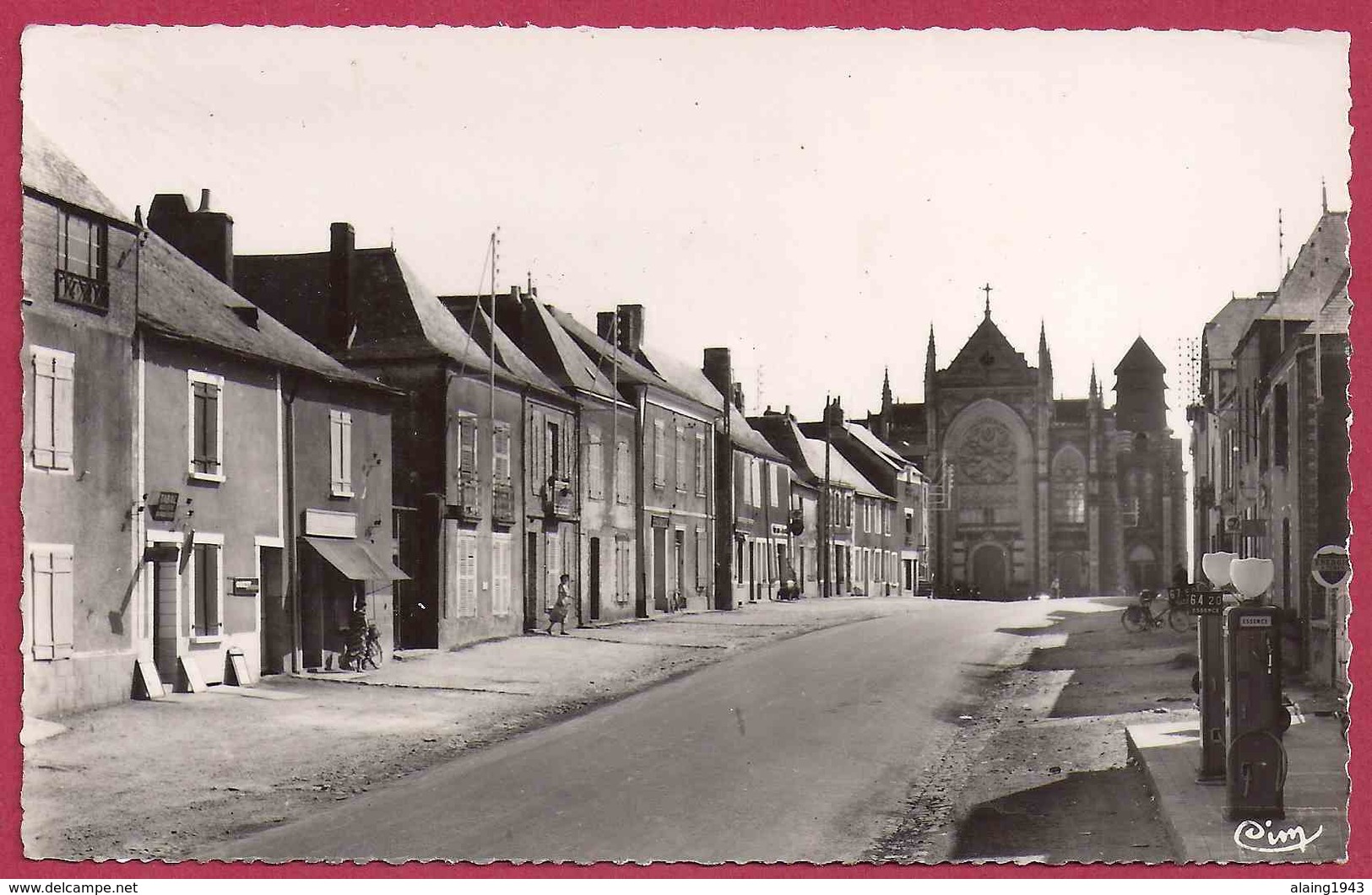 44 - Saint Julien De Vouvantes - Le Bourg (1) (CPSM) - Saint Julien De Vouvantes