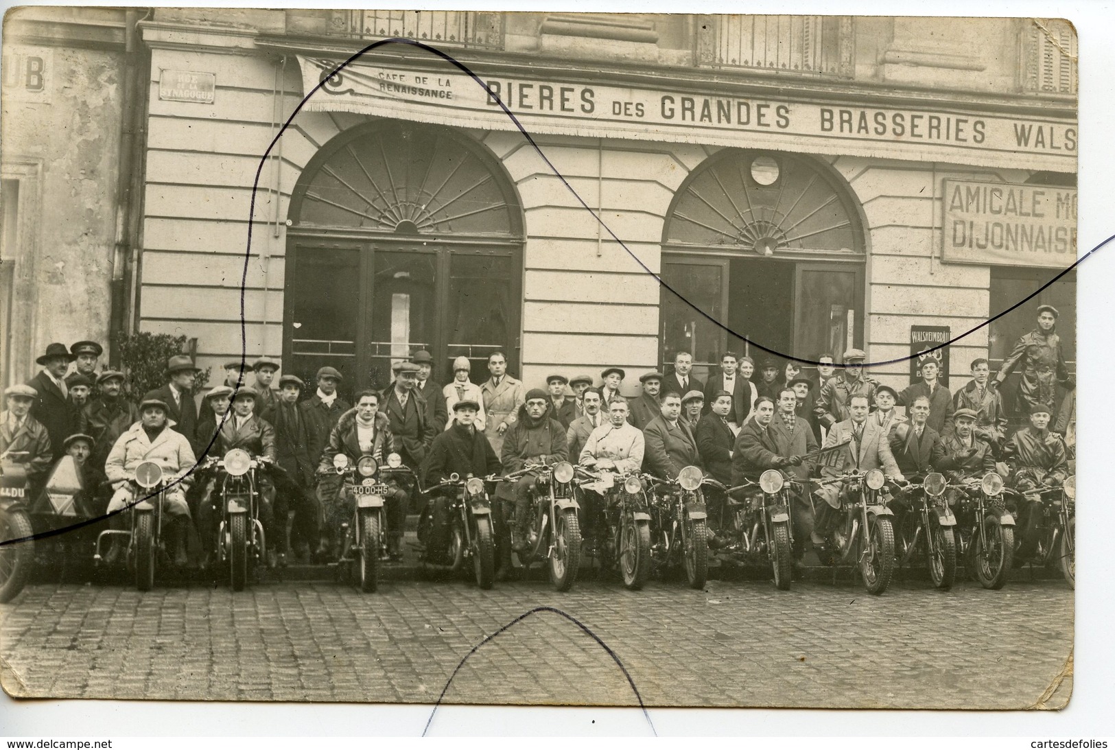 CARTE PHOTO. CPA. D21. DIJON. Amical Moto Dijonnaise. Réunion Devant Le Café De La Renaissance. BRASSERIE.  Motards - Dijon