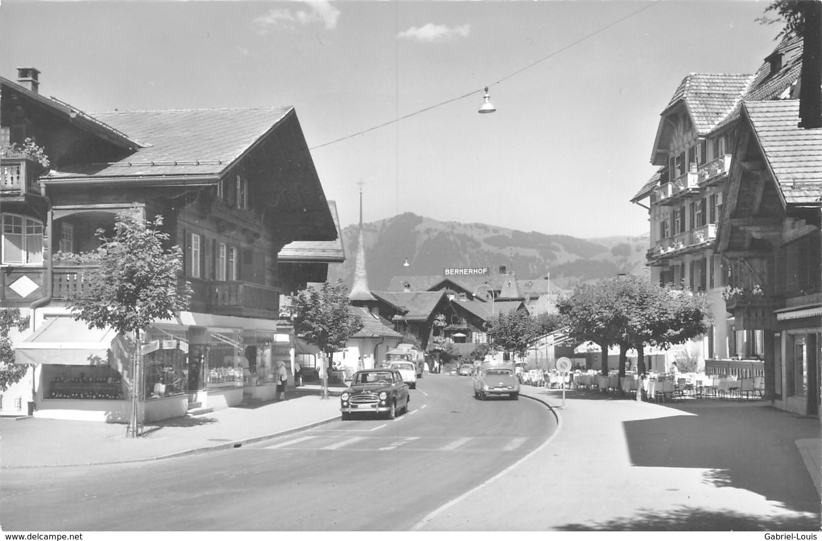 Gstaad Dorfpartie Rodomont - Kirche - Oldtimer - Citroën DS - Gstaad