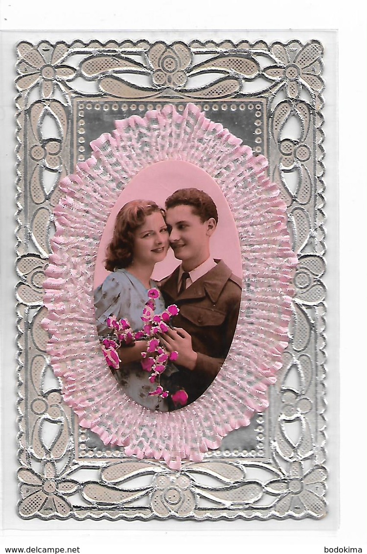 Carte  Dentelle  Argentée    -    Couple  Et  Ruban  Rose   Pliée  Ajoutée - Couples