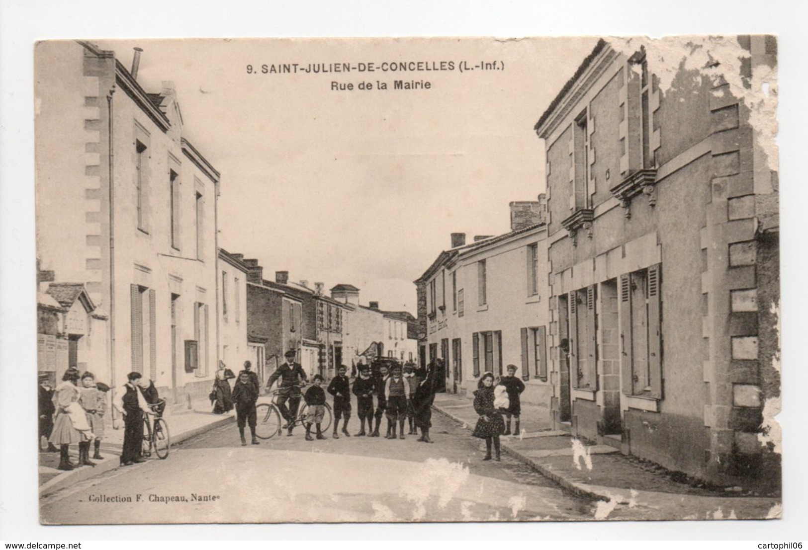 - CPA SAINT-JULIEN-DE-CONCELLES (44) - Rue De La Mairie (belle Animation) - Collection Chapeau N° 9 - - Altri & Non Classificati