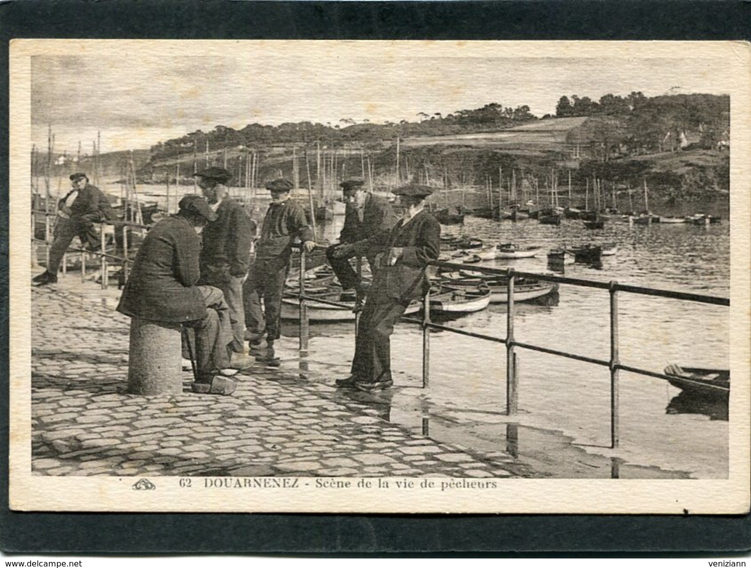 CPA - DOUARNENEZ - Scène De La Vie Des Pêcheurs, Animé - Douarnenez