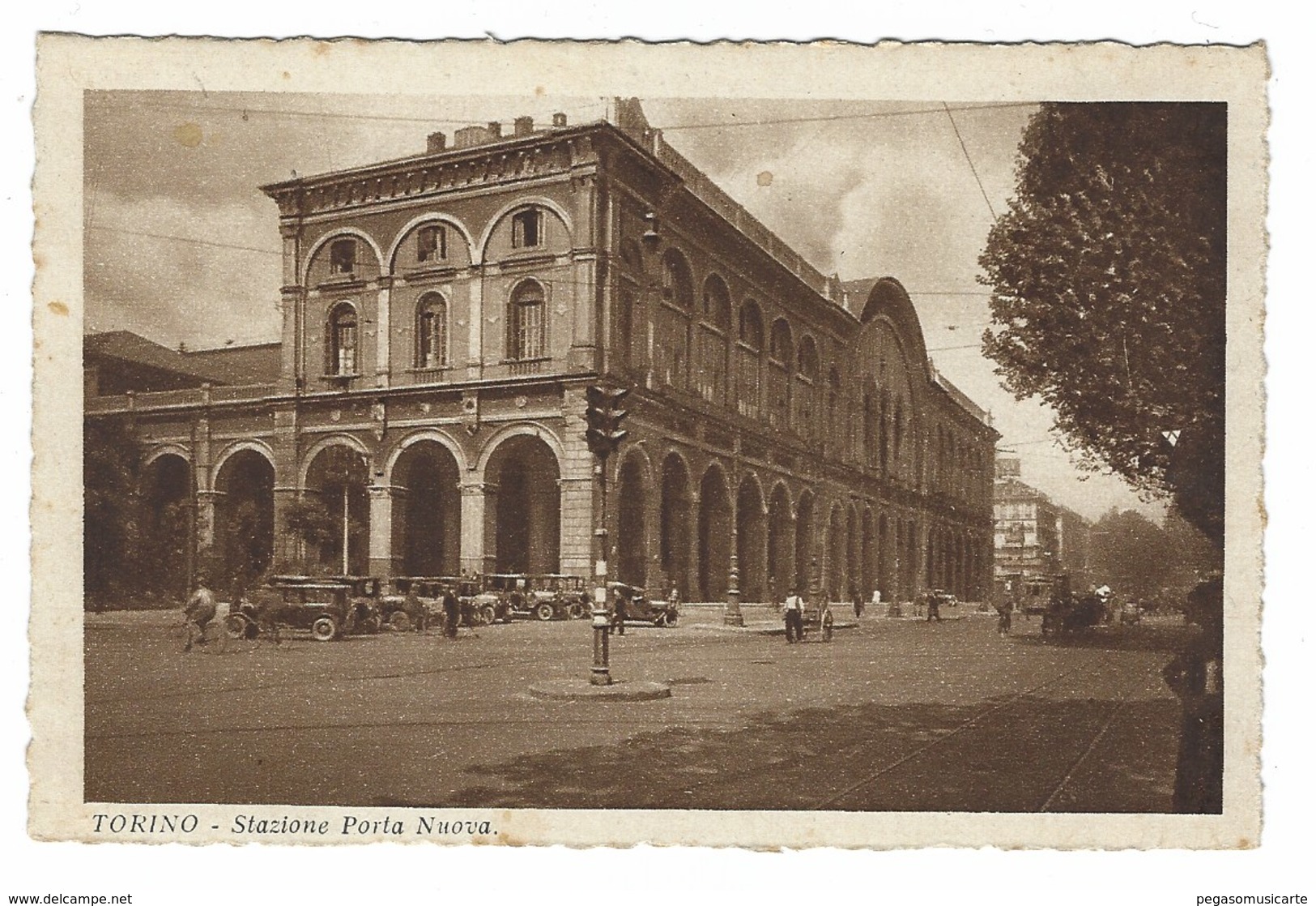 2375 - TORINO STAZIONE PORTA NUOVA ANIMATISSIMA 1930 CIRCA AUTO CAR - Stazione Porta Nuova