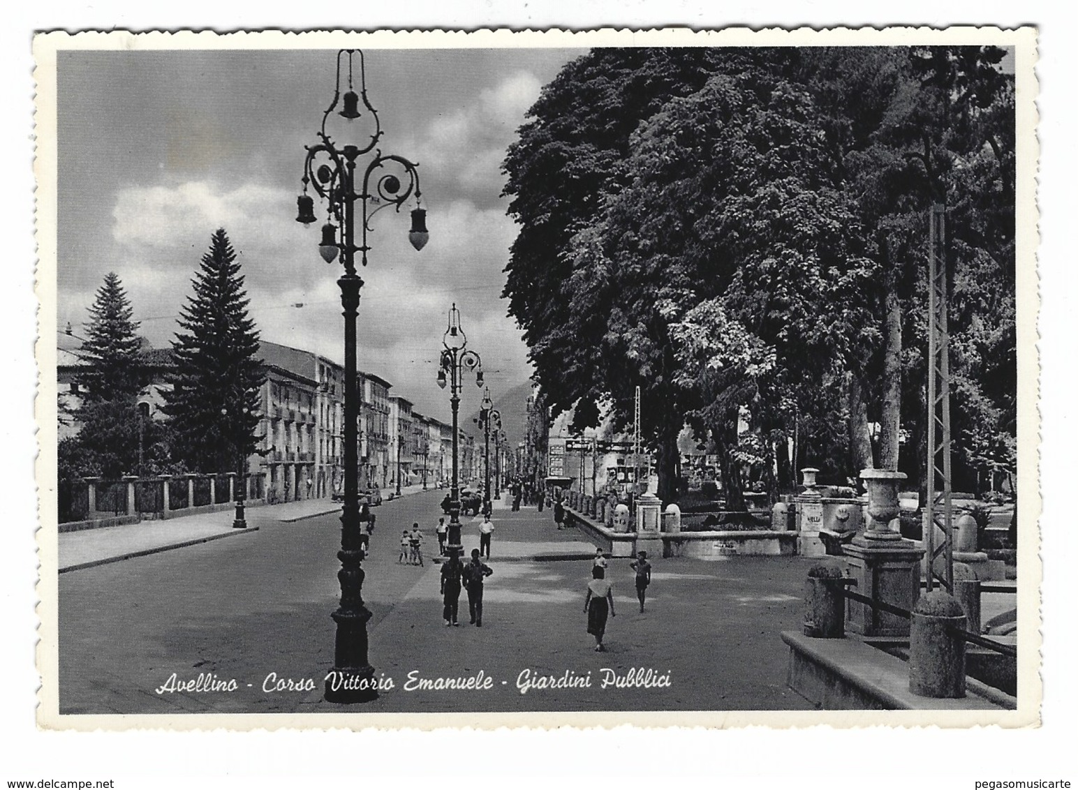 2397 - AVELLINO CORSO VITTORIO EMANUELE GIARDINI PUBBLICI ANIMATA 1955 - Avellino