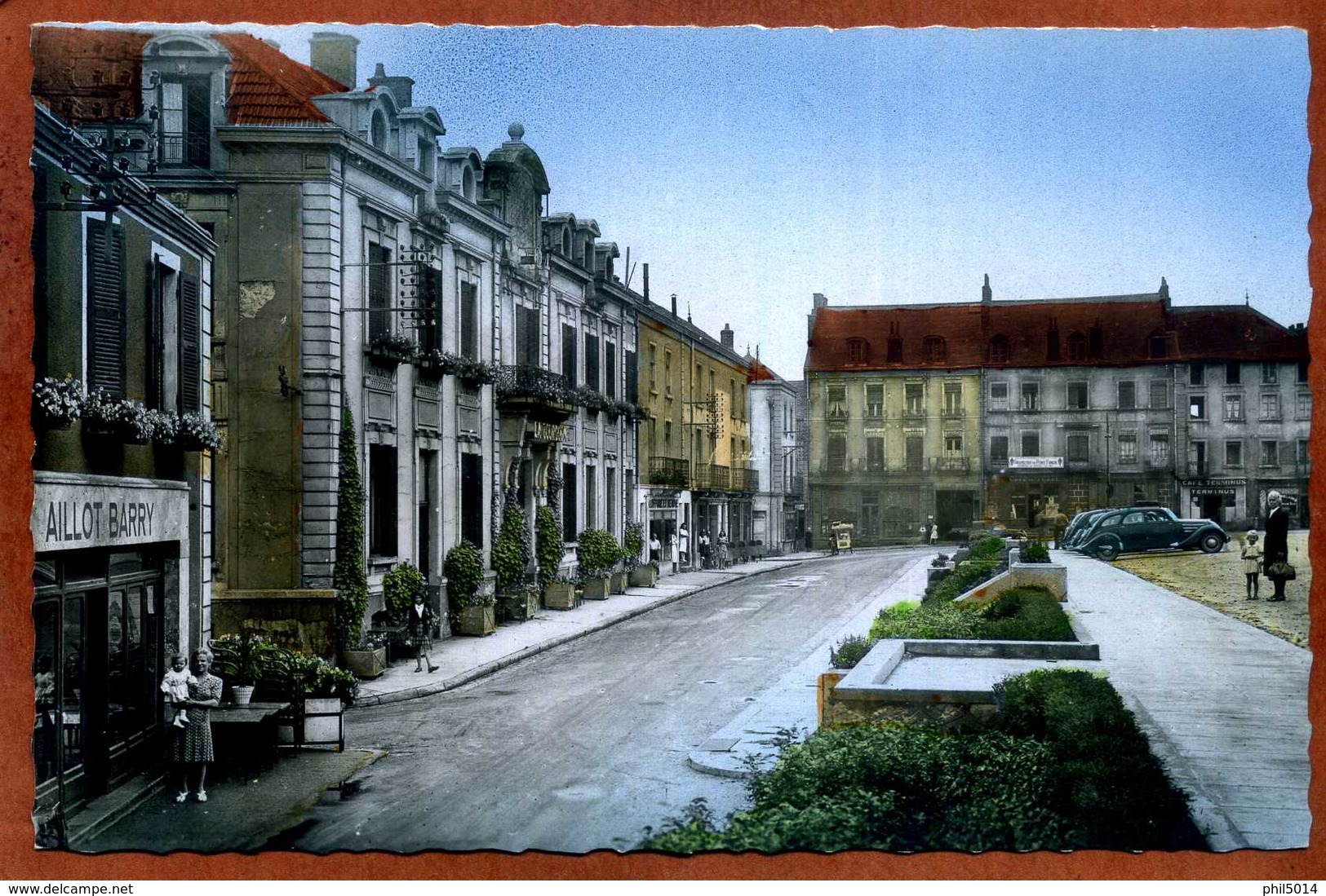 71  CPSM Petit Format  MONTCEAU LES MINES   Place De La Gare Et Les Hôtels   1956  Très Bon état - Montceau Les Mines