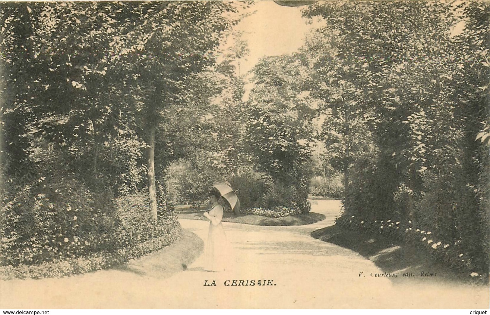 51 Reims-Cormontreuil, La Cerisaie, Femme Avec Parapluie, Carte Pas Courante - Reims