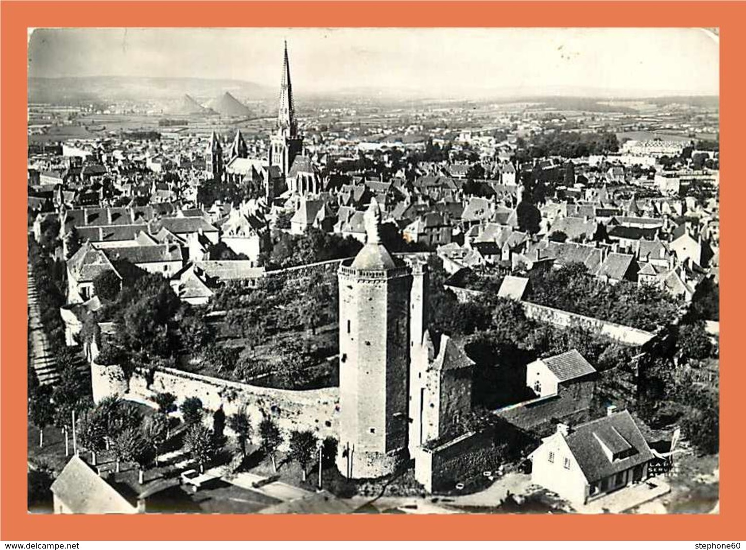 A315/185 71 - AUTUN La Tour Des Ursulines Au Fond - Autres & Non Classés