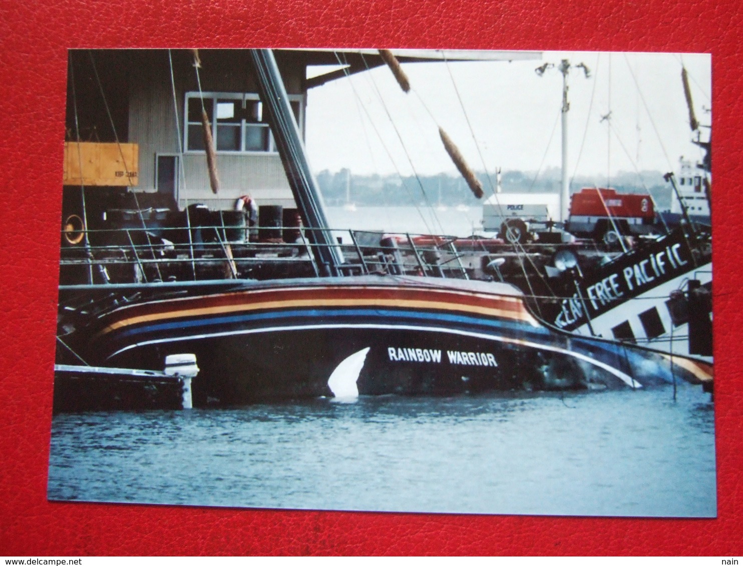 NOUVELLE ZELANDE  - BATEAUX - PHOTO 15 X 10 - " RAINBOW WARRIOR " -  ATTENTAT A AUKLAND -   RARE " - - Nouvelle-Zélande