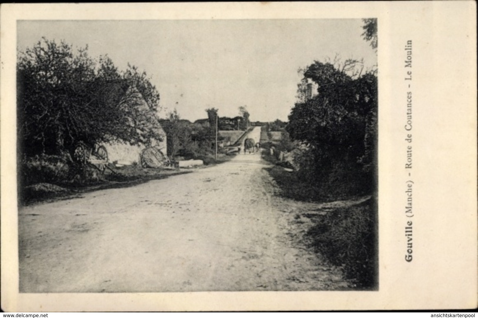 Cp Gouville Sur Mer Manche, Route De Coutances, Le Moulin - Autres & Non Classés