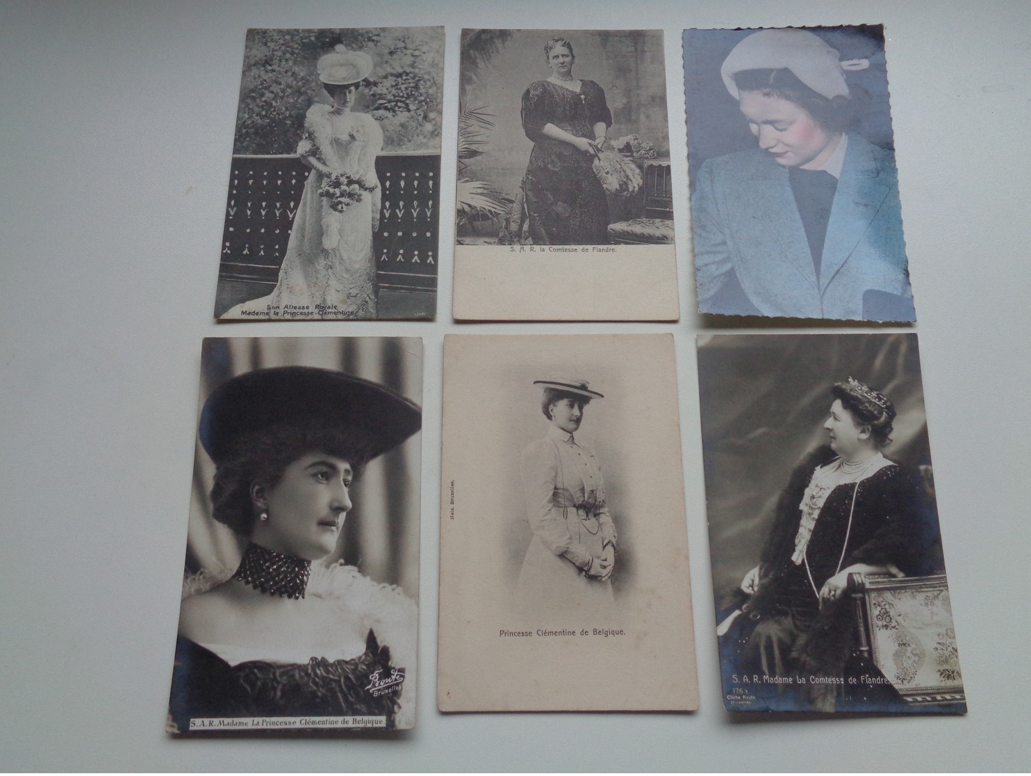 Beau lot de 60 cartes postales de famille royale belge       Mooi lot van 60 postkaarten koninklijke familie  dynasty