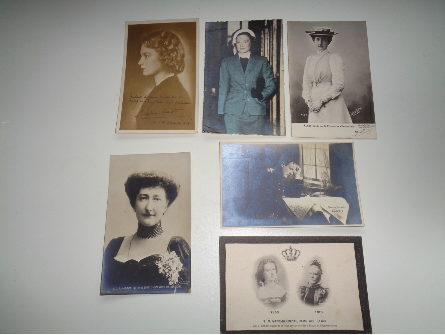 Beau lot de 60 cartes postales de famille royale belge       Mooi lot van 60 postkaarten koninklijke familie  dynasty