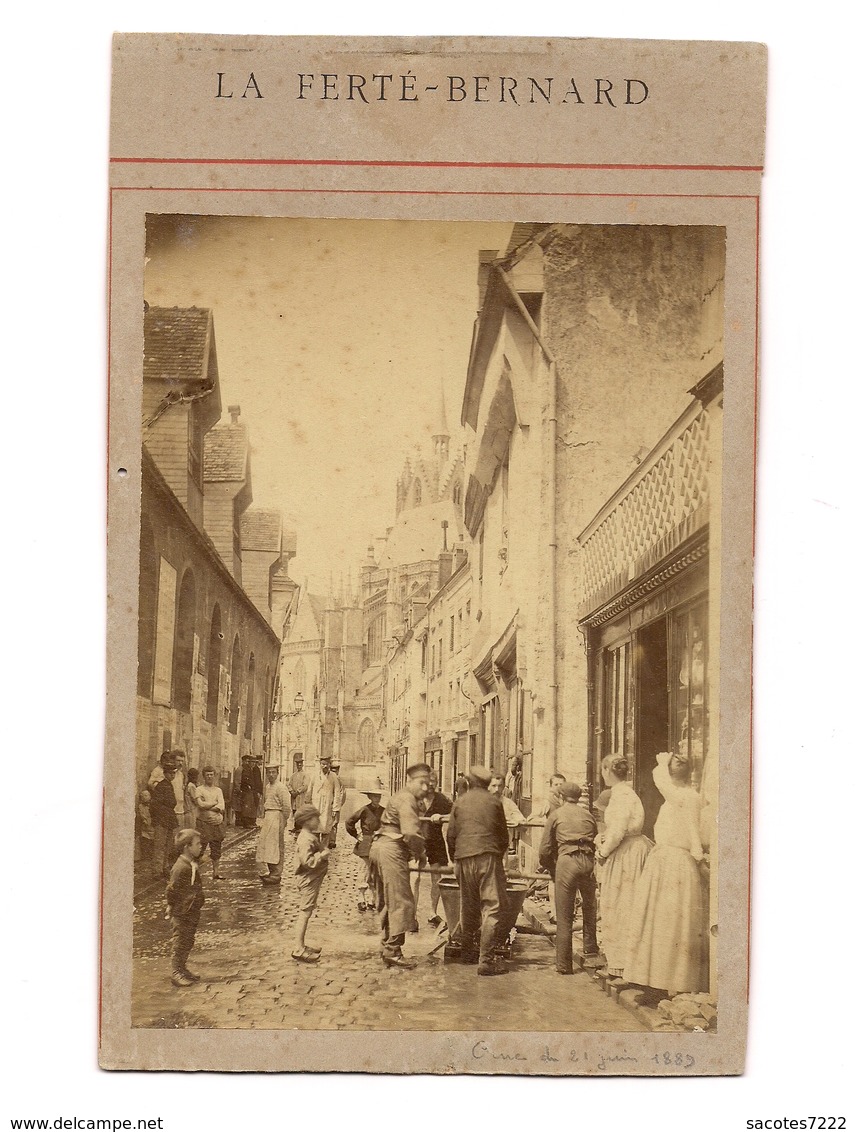 PHOTO RUE ANIMEE DE LA FERTE BERNARD 1889 - - Antiche (ante 1900)