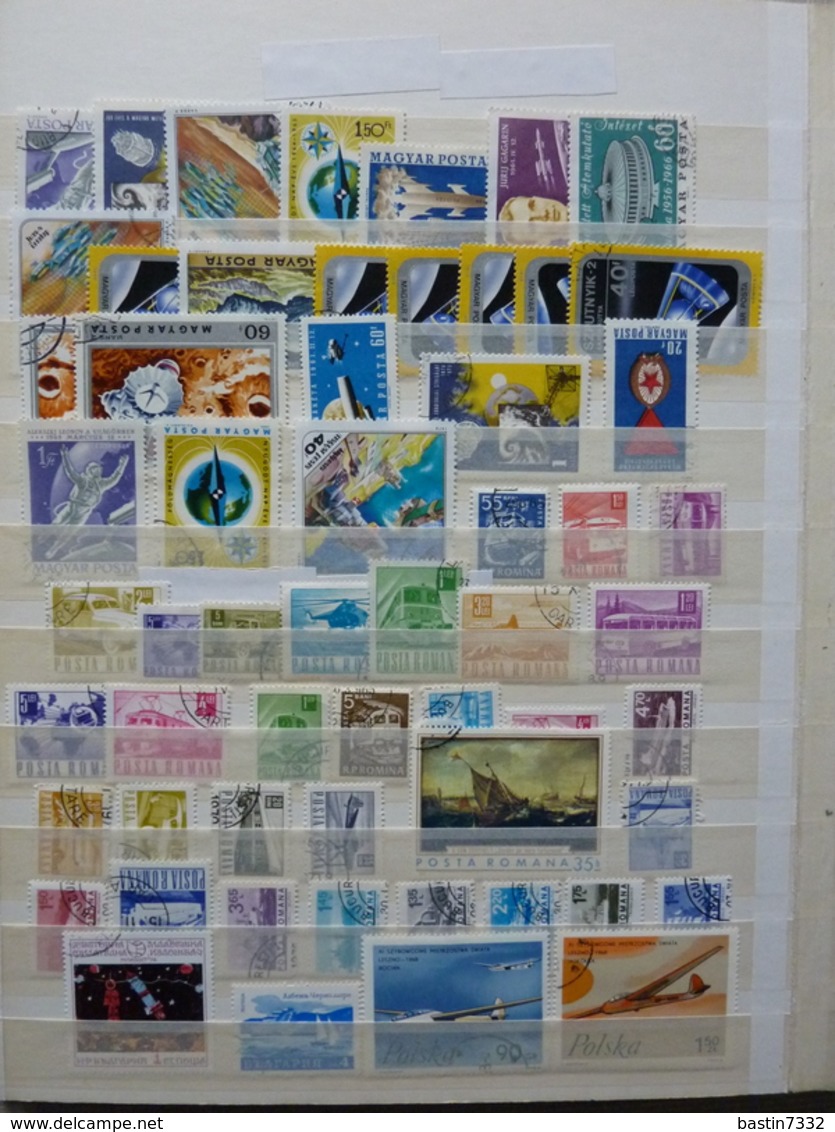 World,Motief/Motiv/Thematics/Topics/East-Europe in 5 stockbooks+approx. 550 grams off paper stamps!