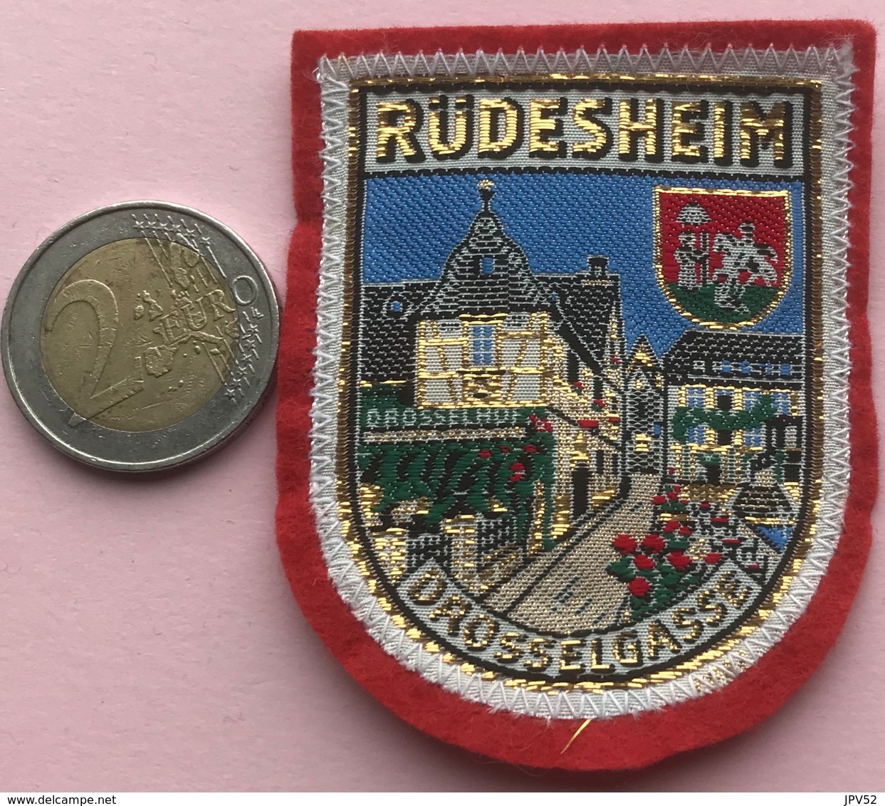 (1) Blazoenen - Emblemen - Textiel - Rüdesheim - Drosselgasse - Blazoenen (textiel)