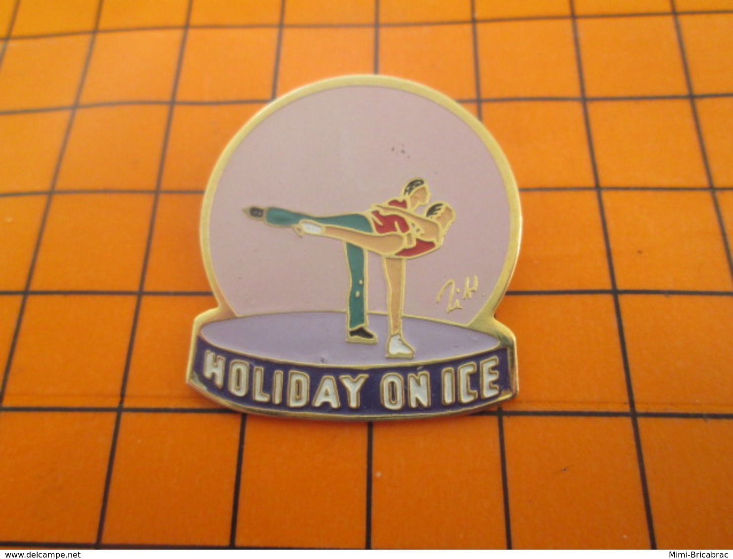 2419 Pin's Pins / Beau Et Rare / Thème SPORTS / PATINAGE ARTISTIQUE COUPLE HOLIDAY ON ICE - Pattinaggio Artistico