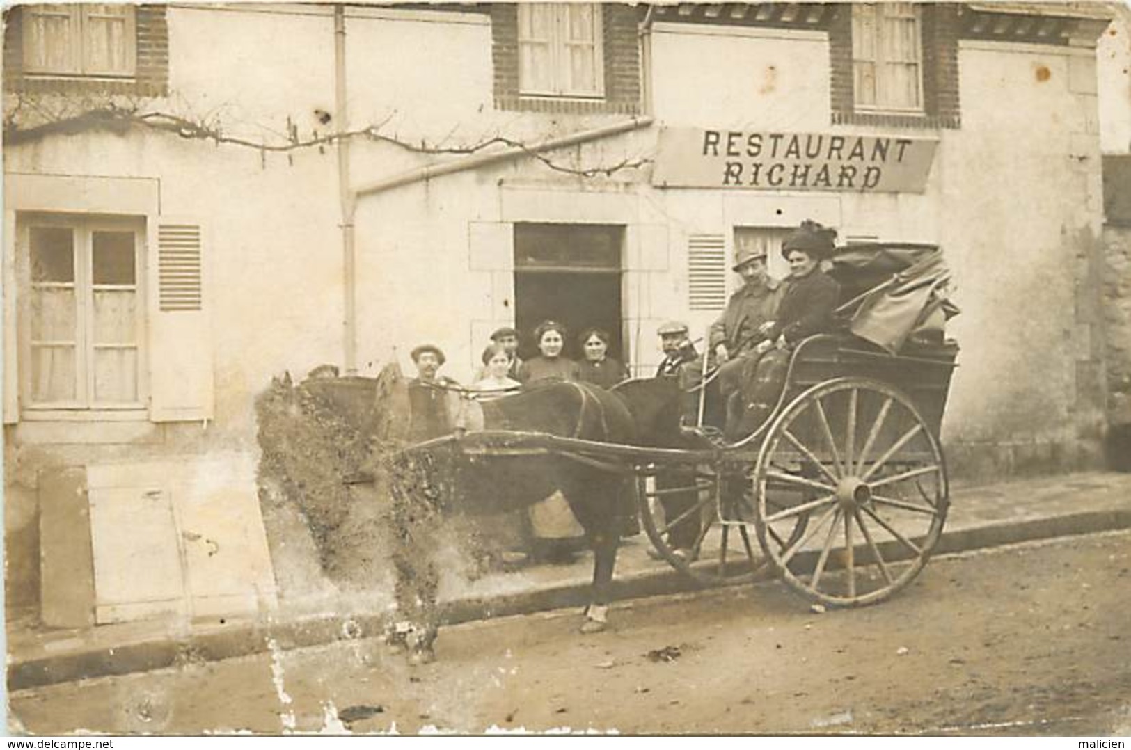 -themes Div.-ref-DD627 -carte Photo -restaurant Richard -belle Attelage Cheval /-taches Au Verso Et Sur Le Cheval   - - Restaurants