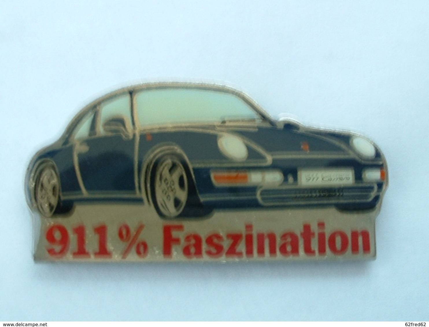 Pin's PORSCHE 911 CARRERA - 911% FASZINATION - Porsche