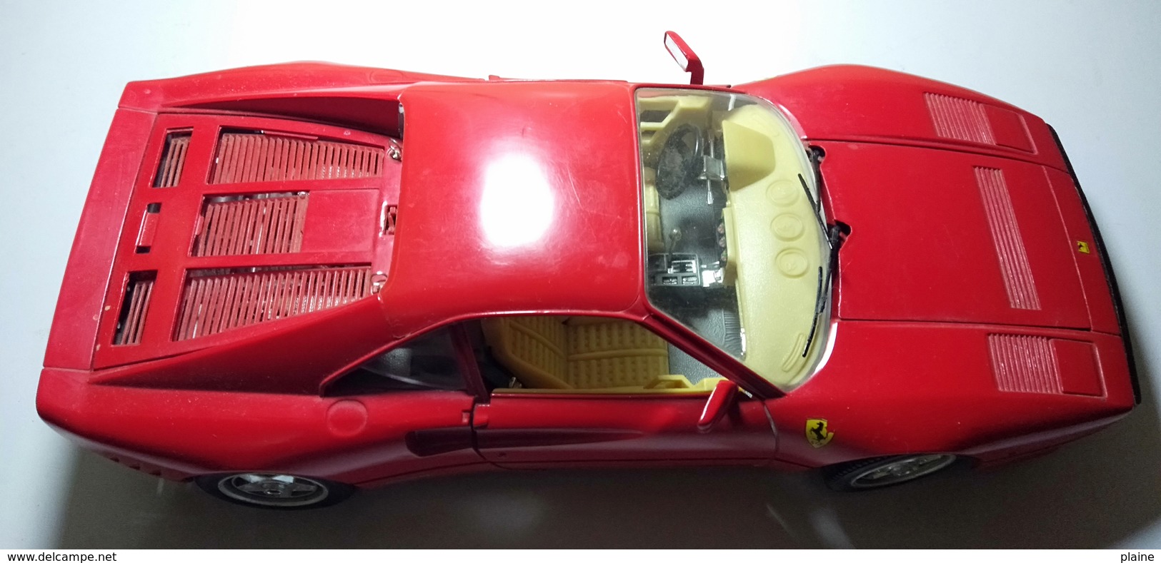 VOITURE MINIATURE FERRARI GTO 1984-  1/18-MADE IN ITALY - Burago