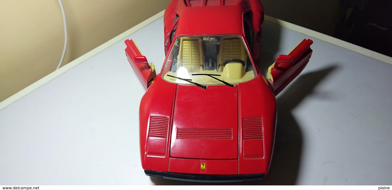 VOITURE MINIATURE FERRARI GTO 1984-  1/18-MADE IN ITALY