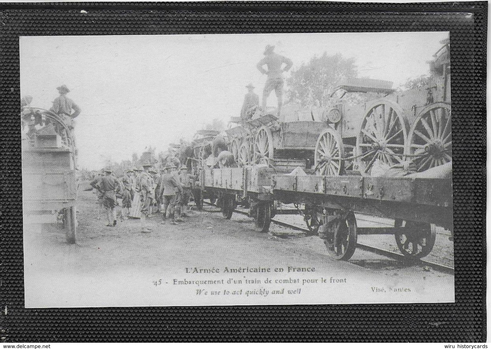 AK 0404  L' Armée Américane En France - Embarquement D' Un Train De Combat Pour Le Front Um 1914-18 - Krieg, Militär