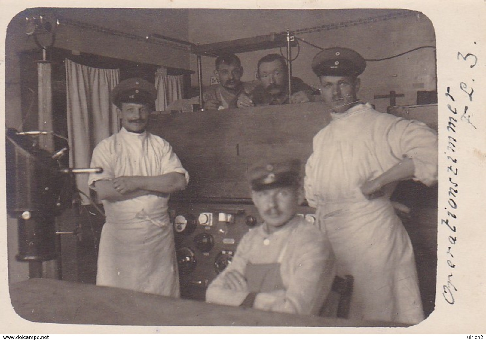 AK Foto Operationszimmer Feld Lazarett 3 - Röntgengerät (?) - Deutsche Soldaten - 1916 (46605) - Oorlog 1914-18