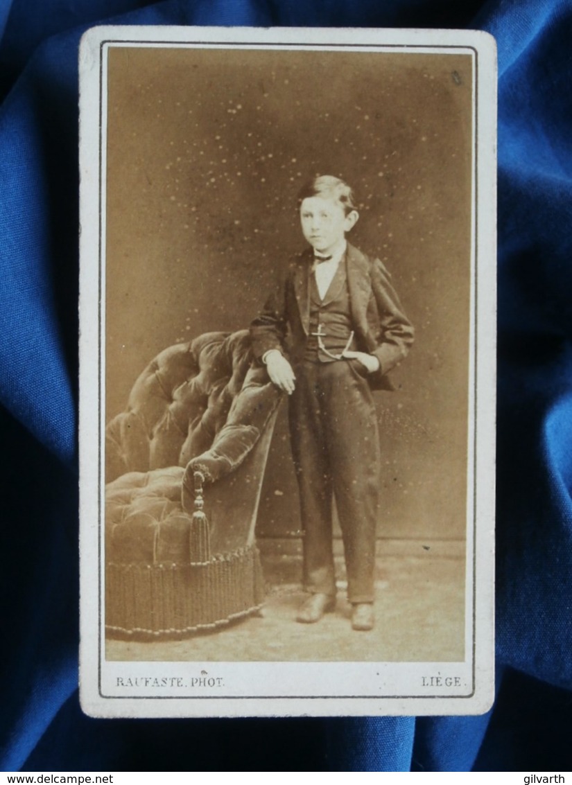 Photo CDV Raufaste à Liège - Jeune Garçon En Costume Main Dans La Poche, Circa 1875 L483A - Anciennes (Av. 1900)