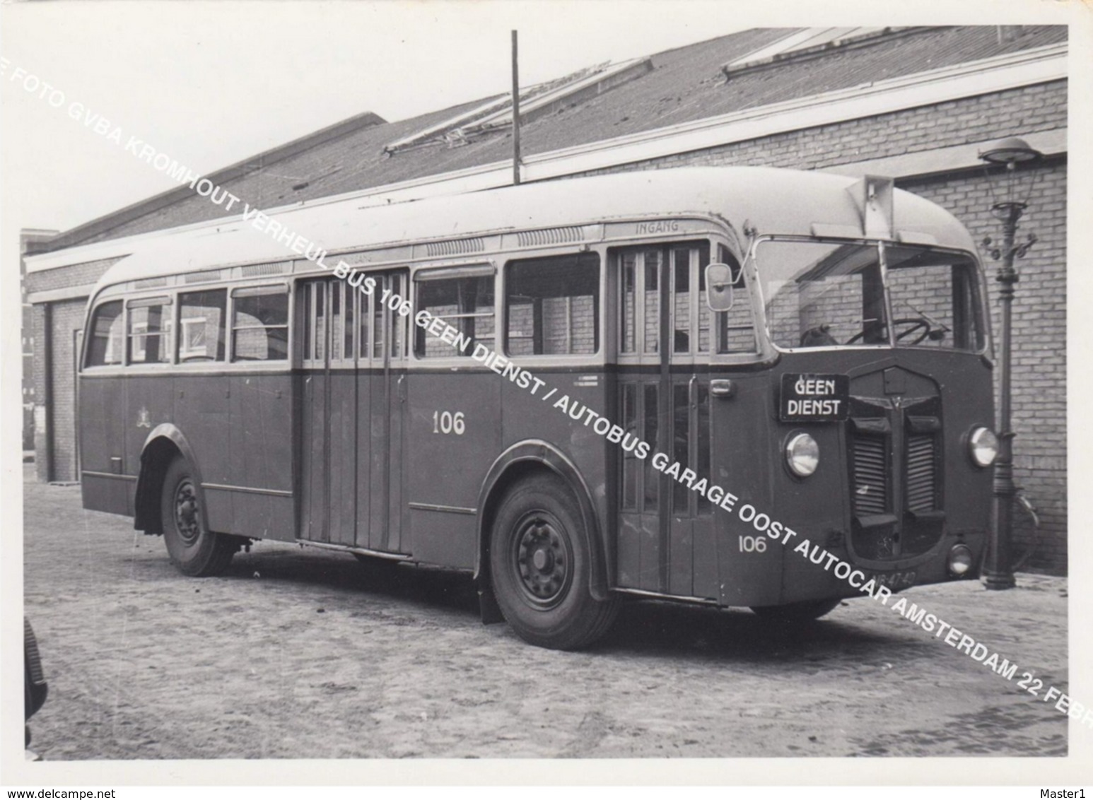 ORIGINELE FOTO GVBA KROMHOUT VERHEUL BUS 106 GEEN DIENST / AUTOBUS GARAGE OOST AUTOCAR AMSTERDAM 22 FEBRUARI 1961 - Amsterdam