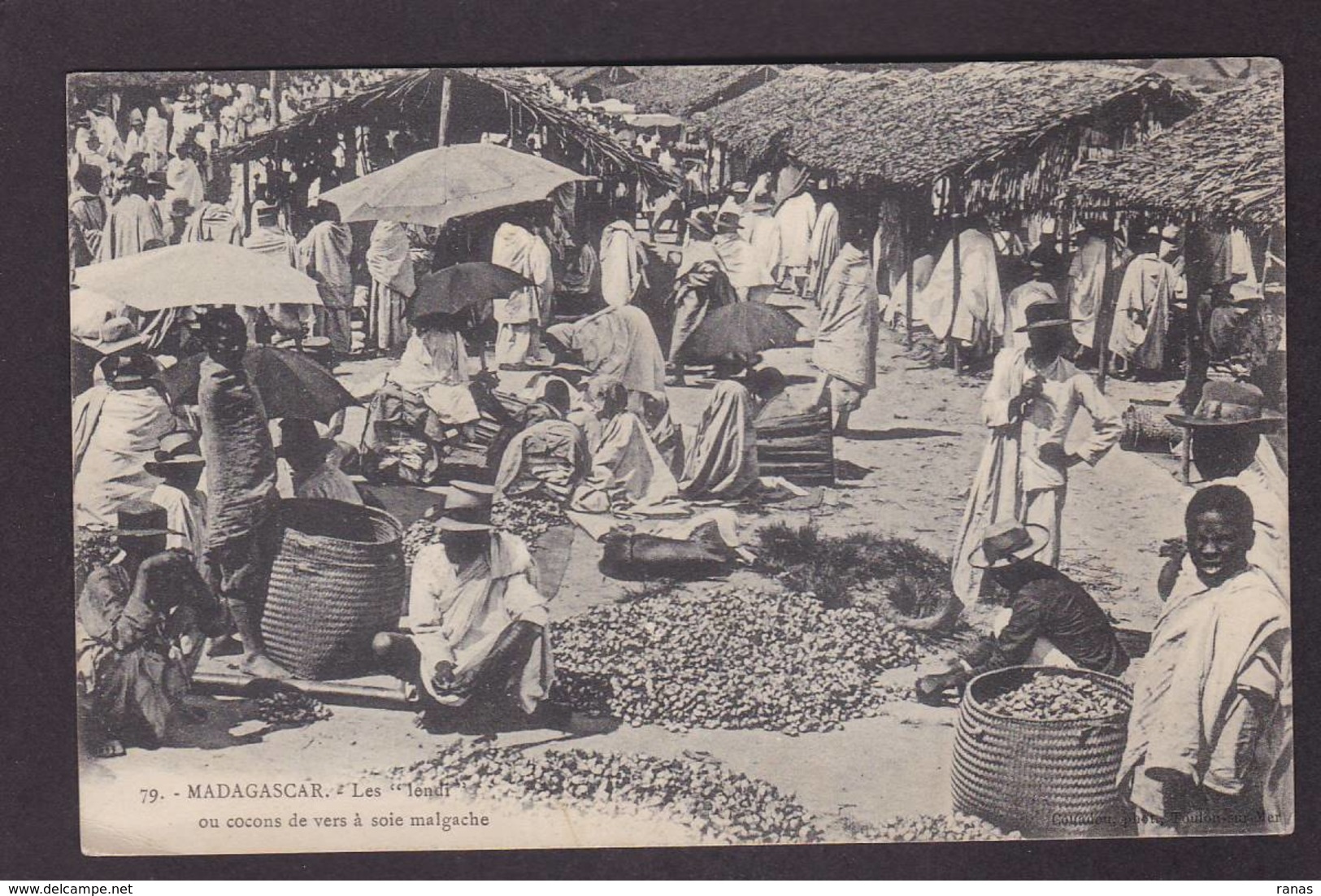 CPA Madagascar Afrique Noire Non Circulé Vers à Soie Marché Market - Madagascar