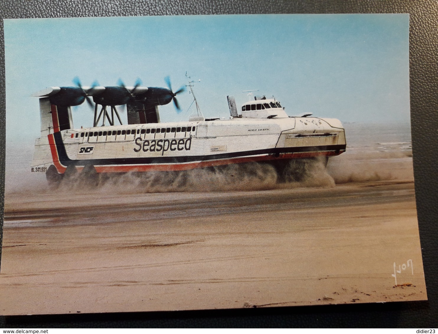 AEROGLISSEUR HOVERCRAFT - Aéroglisseurs