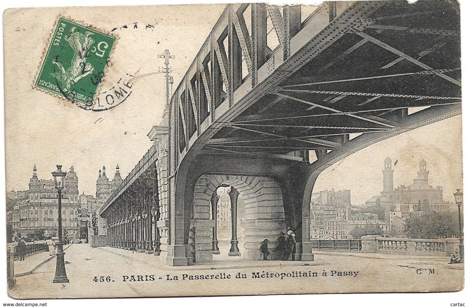 D75 - PARIS - LA PASSERELLE DU METROPOLITAIN A PASSY - Quelques Personnes Sus A Passerelle - Pariser Métro, Bahnhöfe