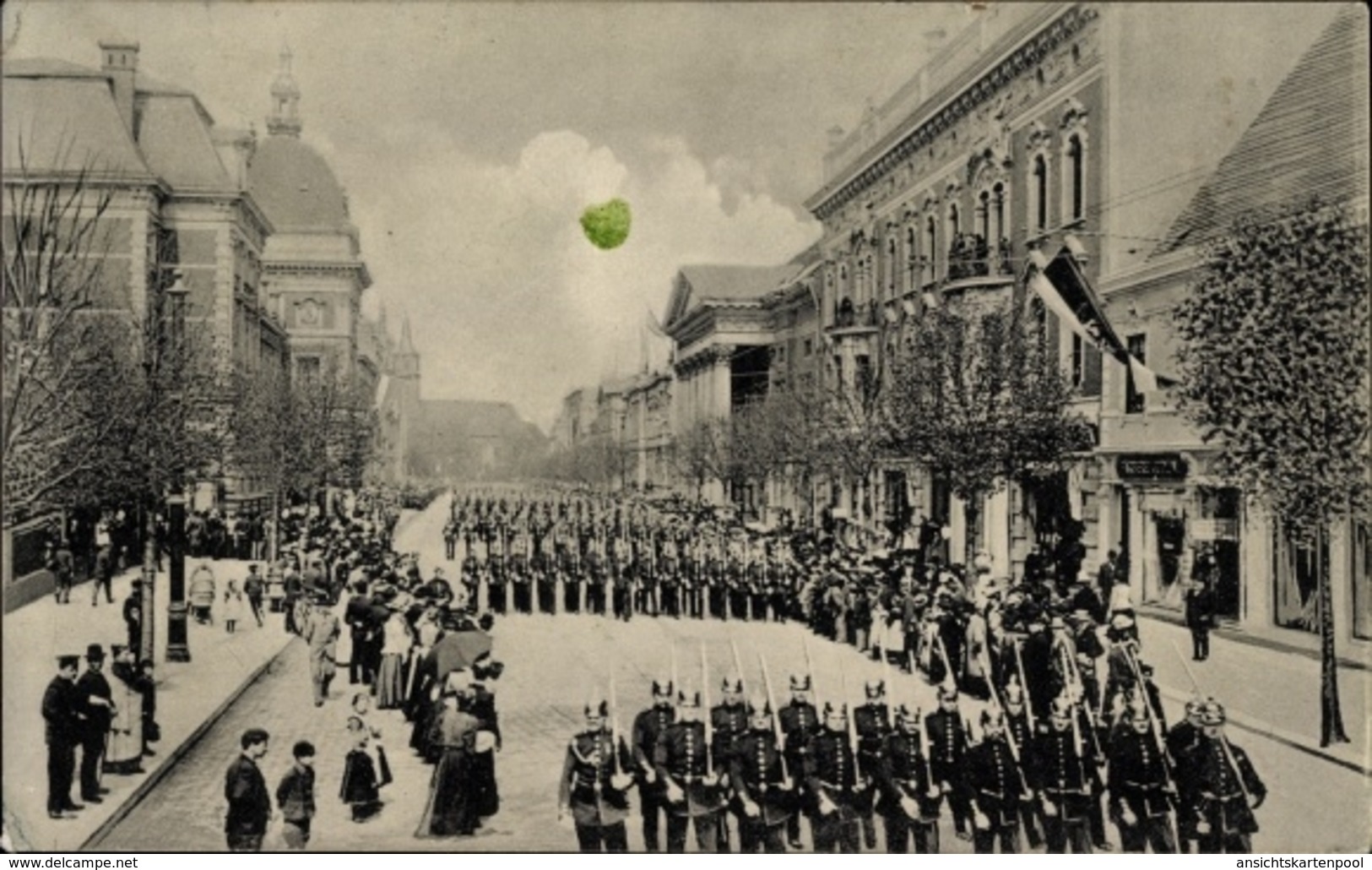 Cp Dessau In Saxe Anhalt, Große Parade In Der Kavalierstraße - Sonstige & Ohne Zuordnung