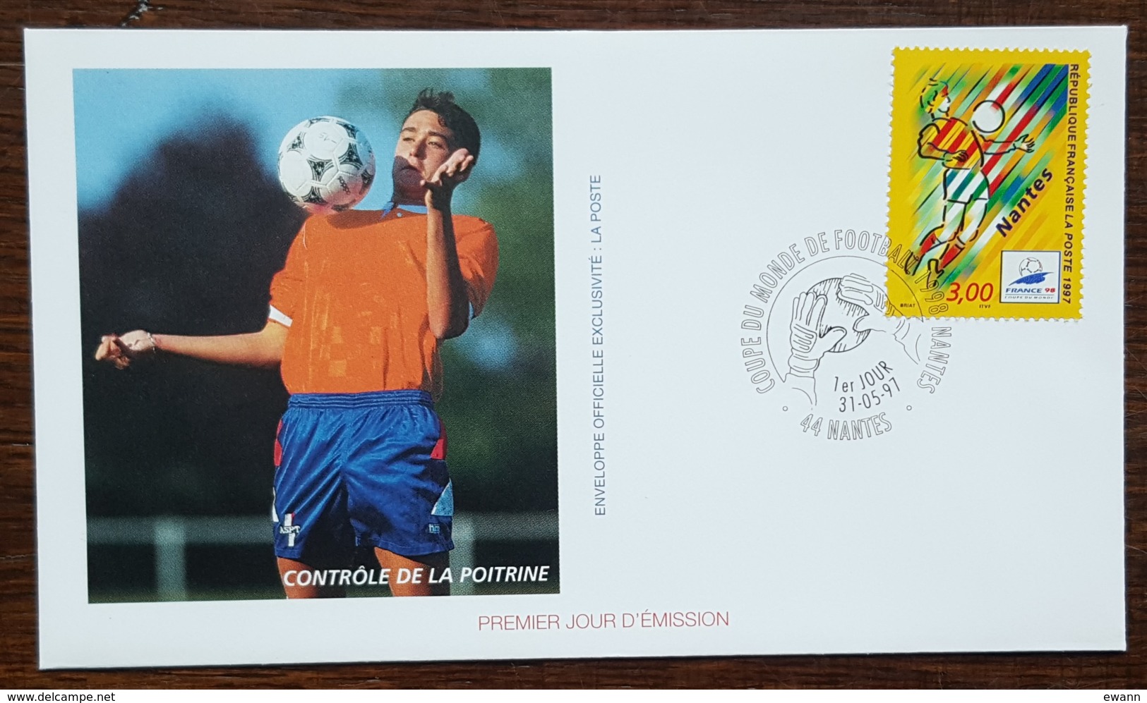 COUPE DU MONDE DE FOOTBALL 1998 - CM / FDC / BF et timbres sur document