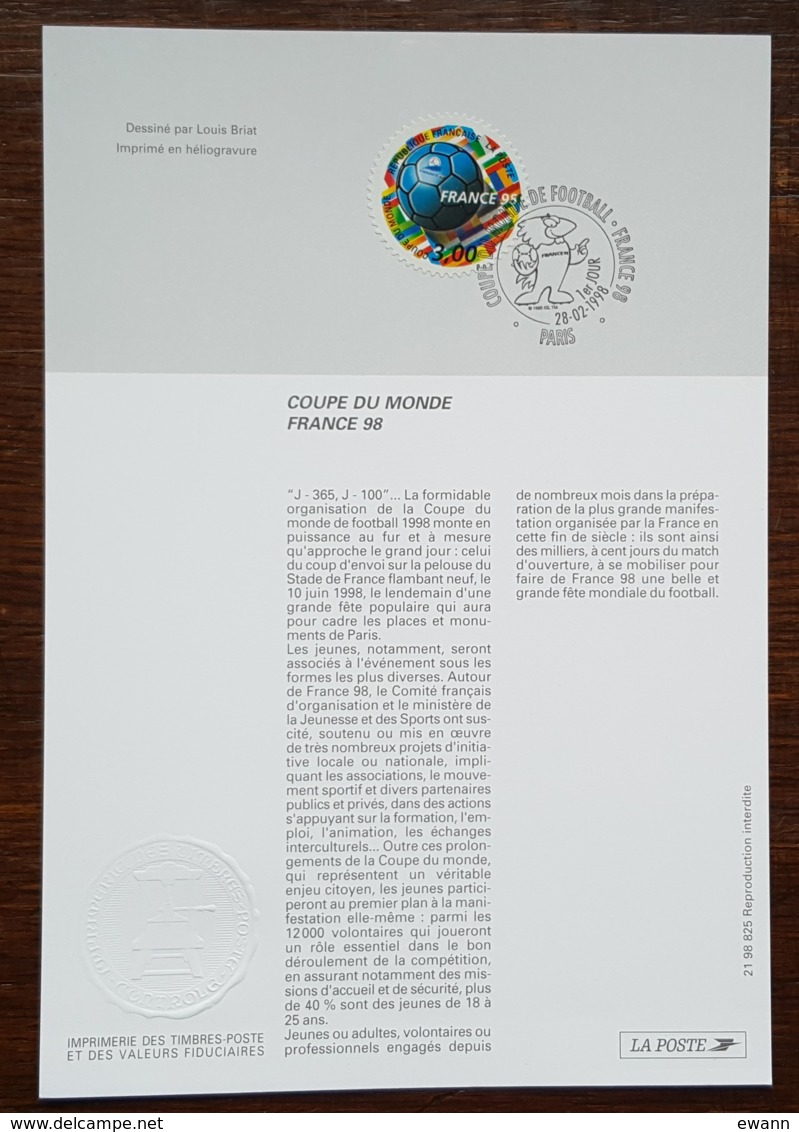 COUPE DU MONDE DE FOOTBALL 1998 - CM / FDC / BF et timbres sur document