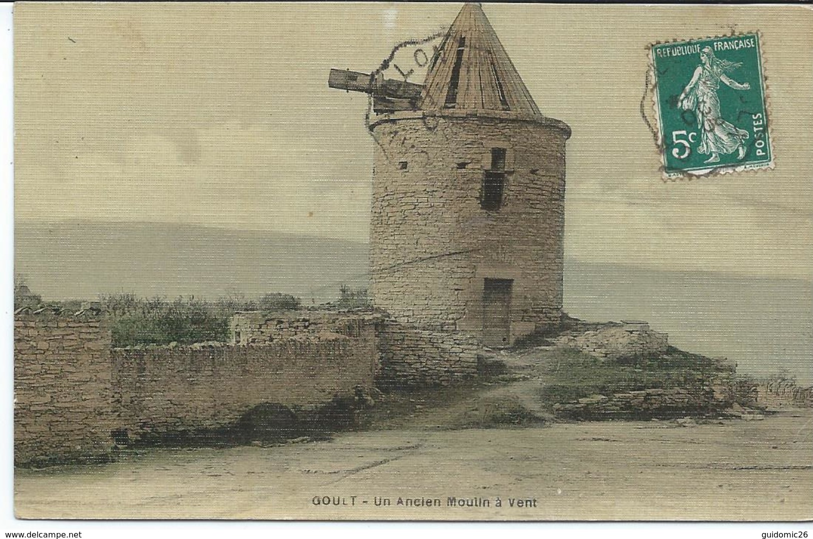 Goult Un Ancien Moulin à Vent - Autres & Non Classés