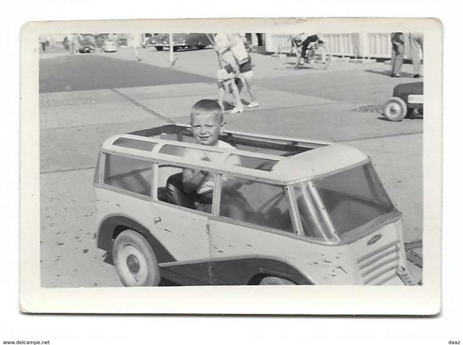 Cuistax Autocar Renault ( Oostende ? Blankenberge ? De Panne ?  ... )   Photo 9x6 - Anonyme Personen