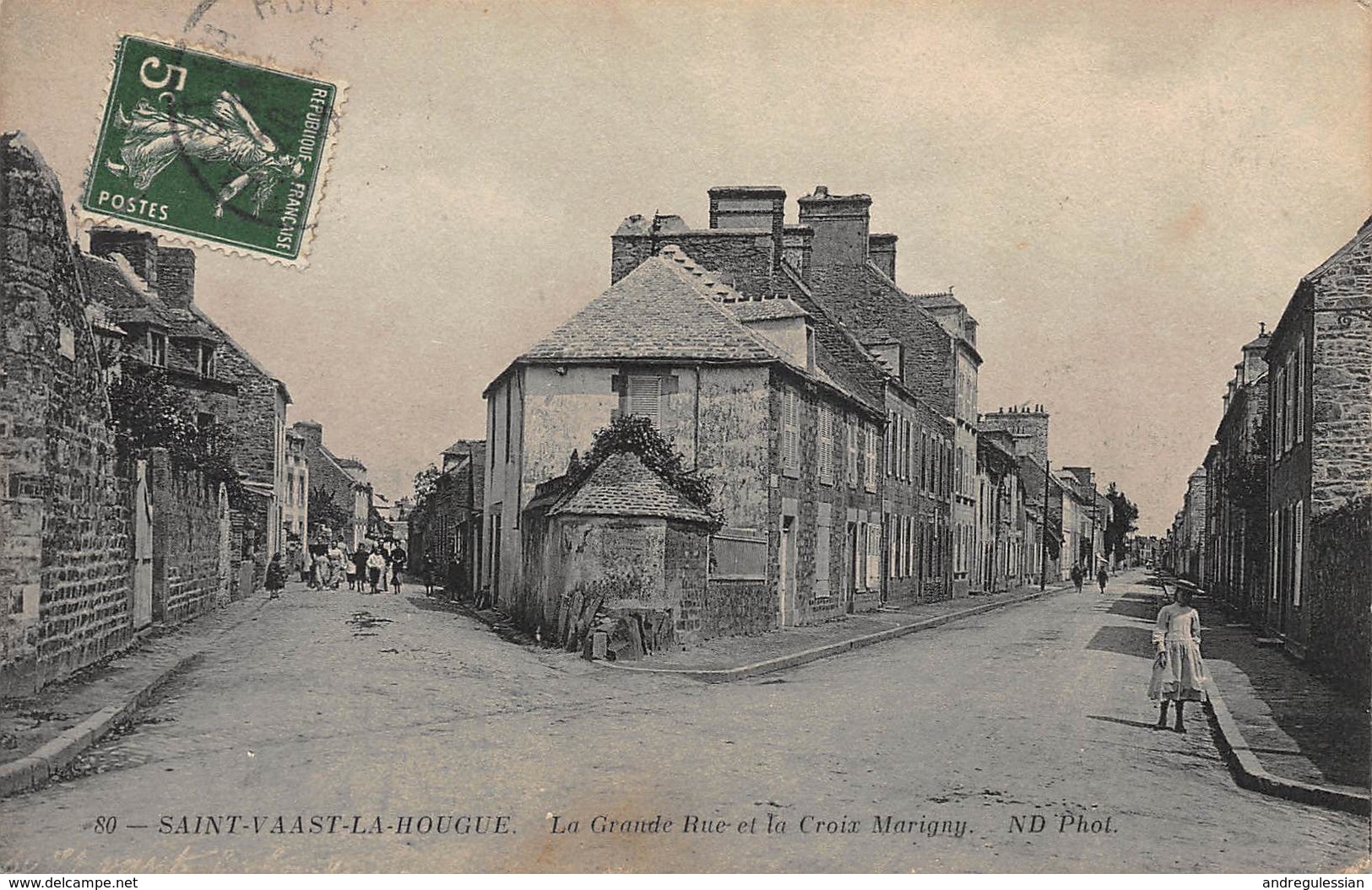 CPA Saint-Vaast-la-Hougue - La Grande Rue Et La Croix Marigny - Saint Vaast La Hougue
