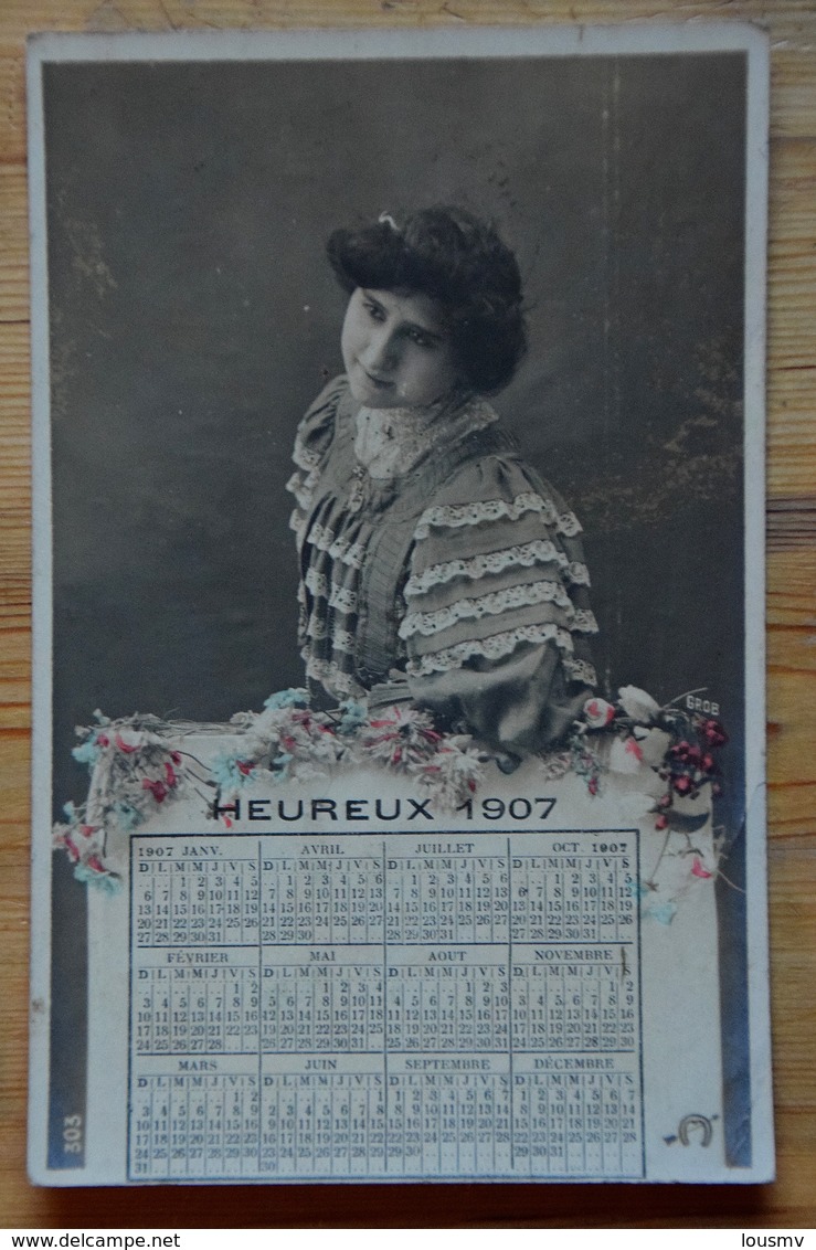 Heureux 1907 - Carte De Voeux - Nouvel An - Portrait De Femme Avec Calendrier - Colorisée - (n°16925) - Nouvel An