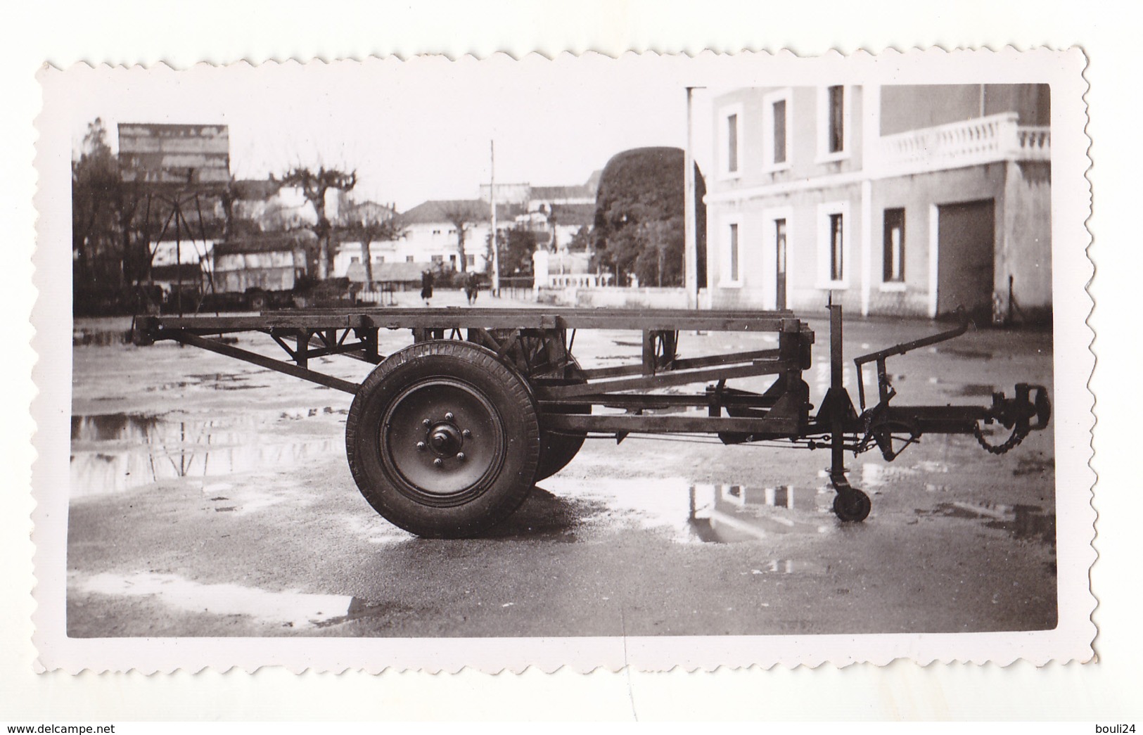 MUSSIDAN EN DORDOGNE  PHOTO  FORMAT 12 X 6  ENTREPRISE   DUTREUIL EXPOSITION REMORQUE  SIMON  SUR LA PLACE CENTRALE - Mussidan