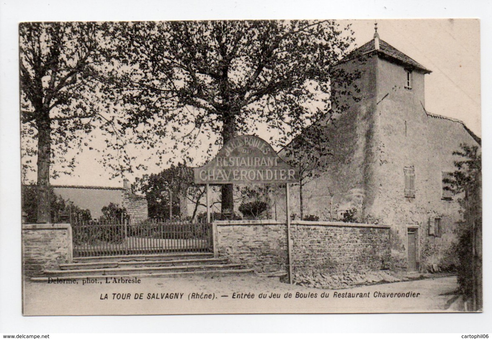 - CPA LA TOUR DE SALVAGNY (69) - Entrée Du Jeu De Boules Du Restaurant Chaverondier 1907 - Photo Delorme - - Andere & Zonder Classificatie