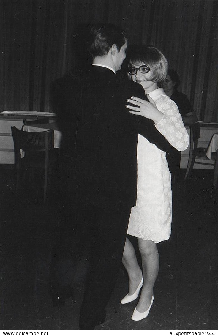 Photo Originale Joli Couple De Danseur Vers 1960/70 - Lunettes De Vue & Robe Dentelles - Anonymous Persons