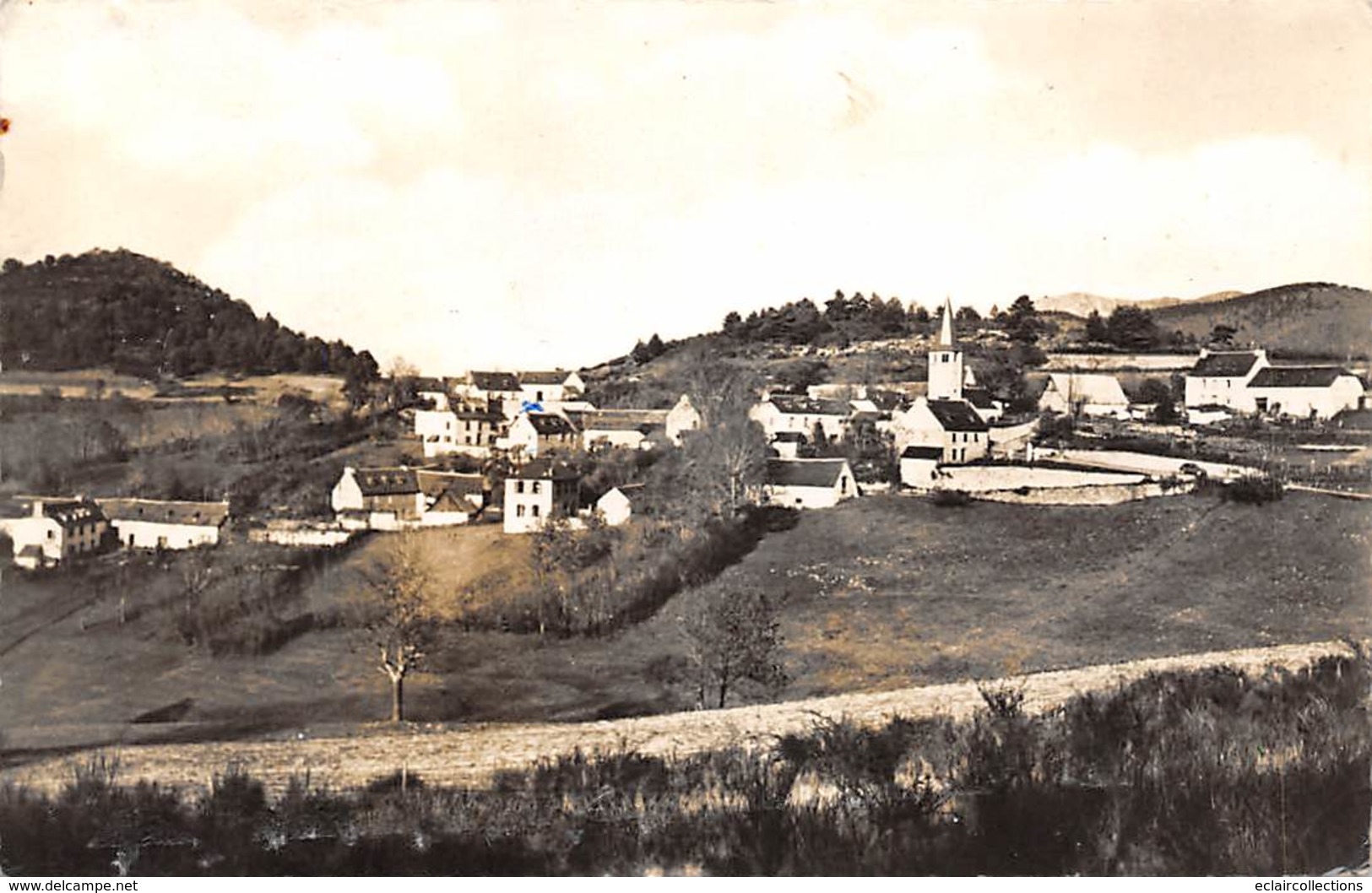 Lançon             65       Eglise Et Le Village     (voir Scan) - Andere & Zonder Classificatie