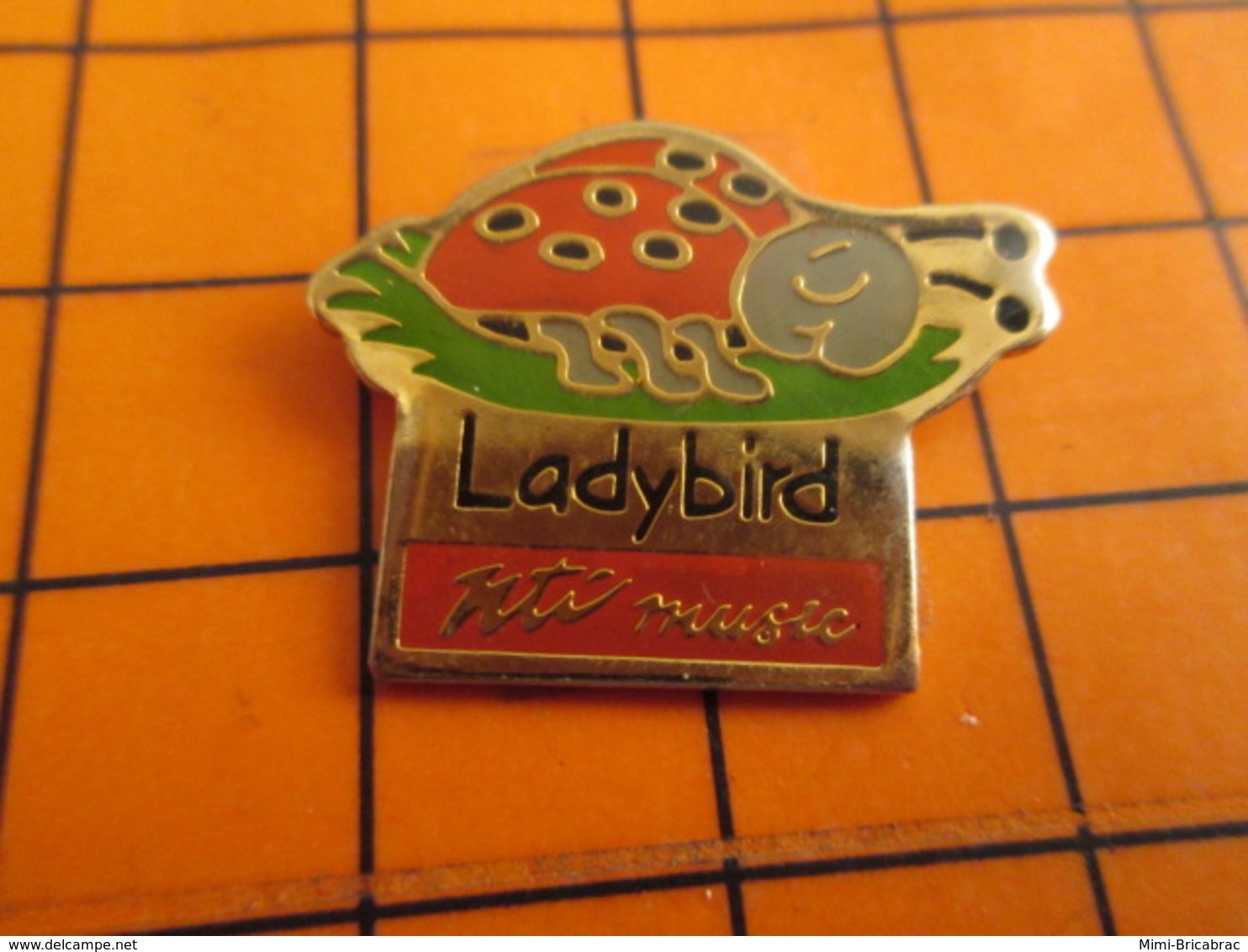 0120 PINS PIN'S / Beau Et Rare : Thème ANIMAUX / COCCINELLE LADYBIRD NTI MUSIC - Tiere