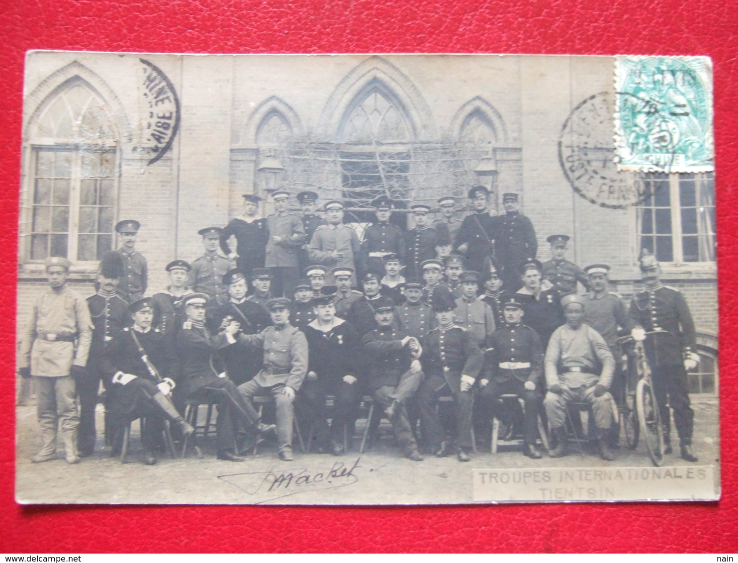 CHINE - TIENTSIN - CARTE PHOTO - " TROUPES INTERNATIONALES TIENTSIN " - POSTE FRANÇAISE + CACHET DE MARINE 1912 " RARE " - Chine