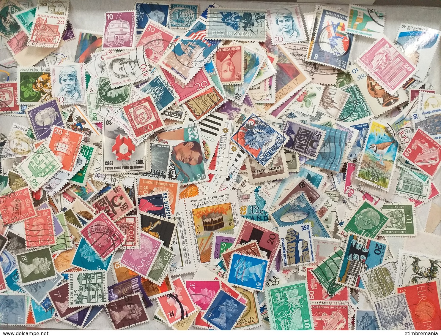 LOT N° E 83  MONDE Un Vrac De Plus De 2000 Timbres - Sammlungen (im Alben)