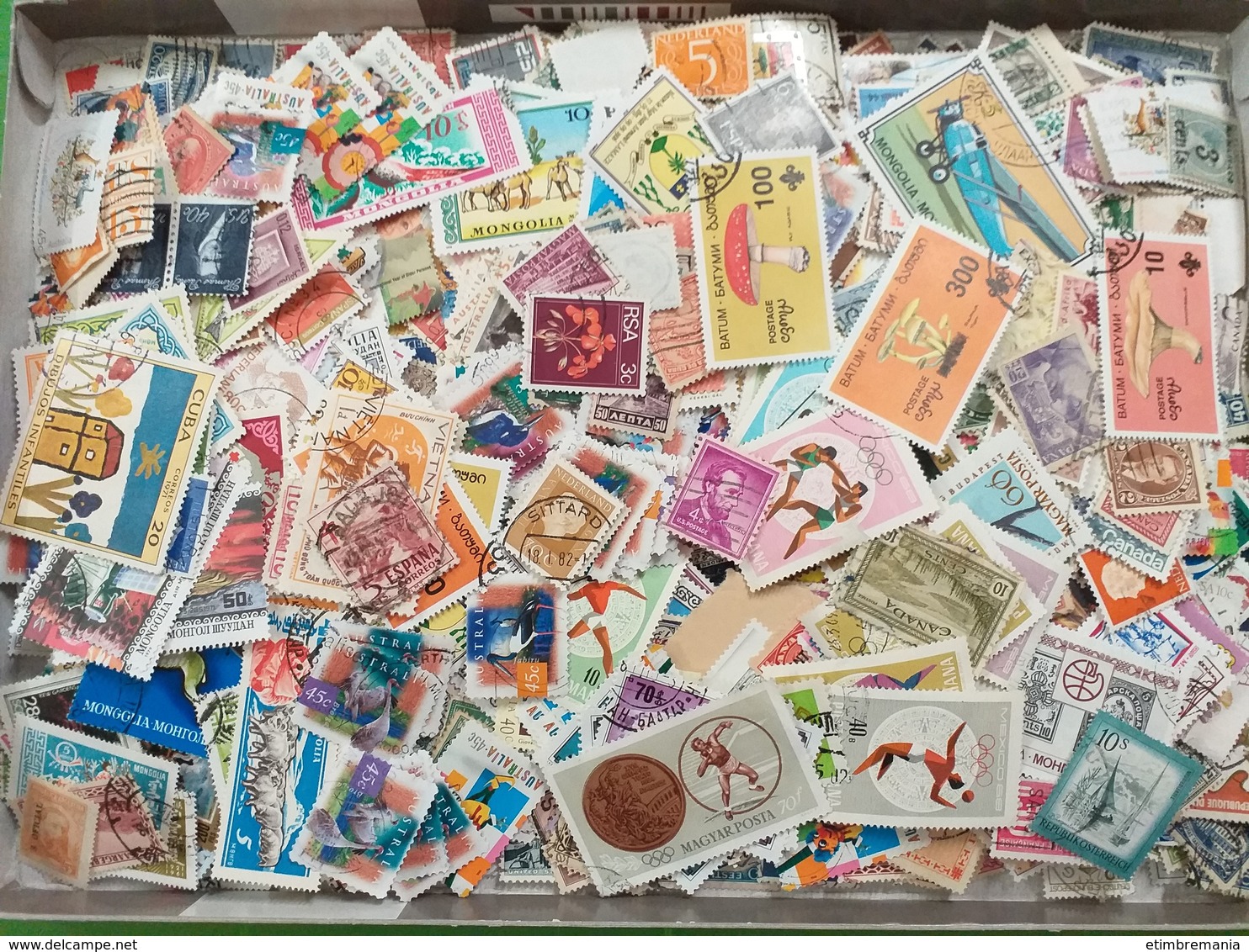 LOT N° e 83  MONDE un vrac de plus de 2000 timbres