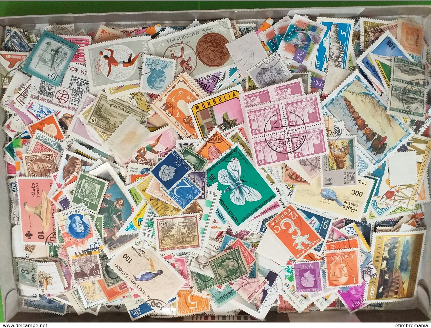 LOT N° e 83  MONDE un vrac de plus de 2000 timbres