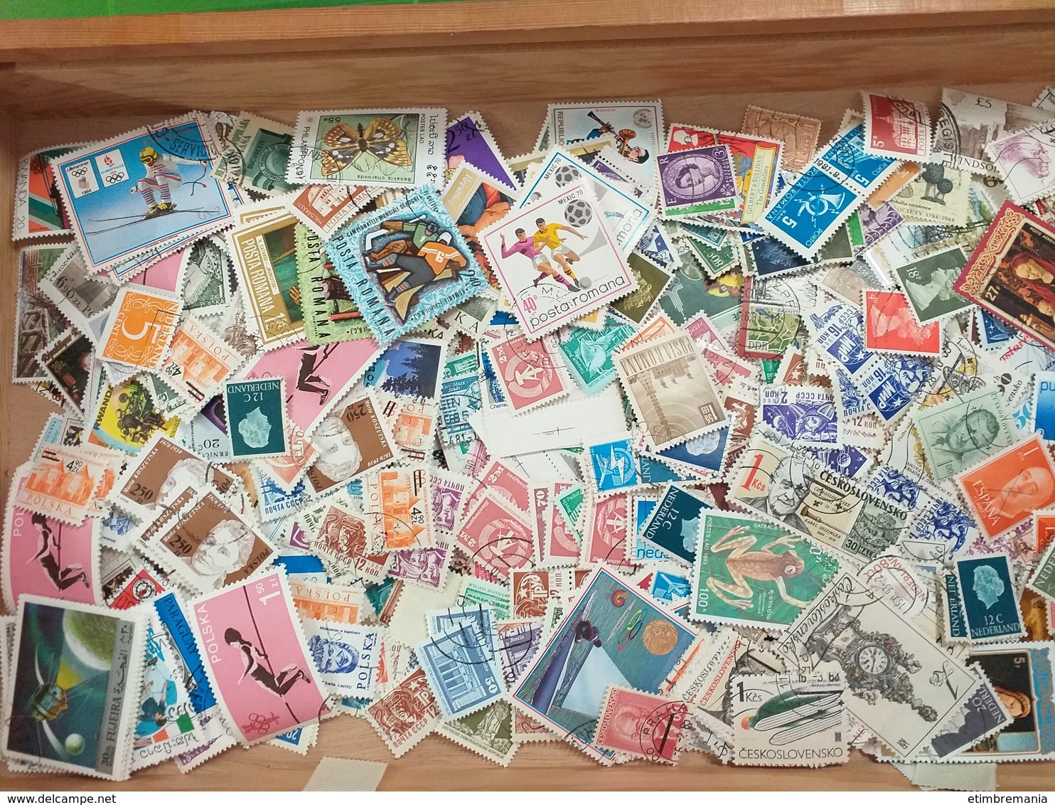 LOT N° e 82  PAYS DIVERS un vrac de plus de 2000 timbres