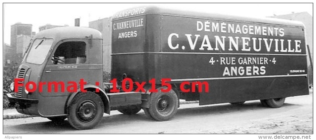 Reproduction D 'une Photographie D'un Camion Panhard Déménagements C.Vanneuville - Autres & Non Classés