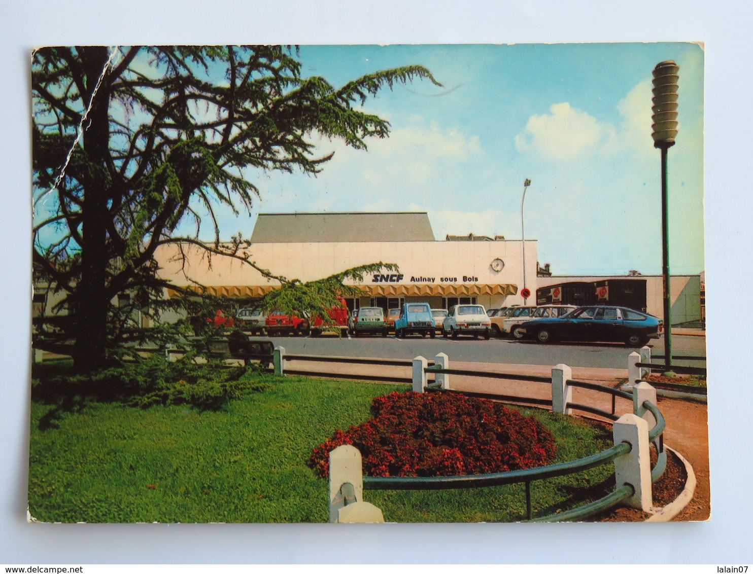 Carte Postale : 93 AULNAY SOUS BOIS : La Gare, Voitures Des Années 1970 - Aulnay Sous Bois